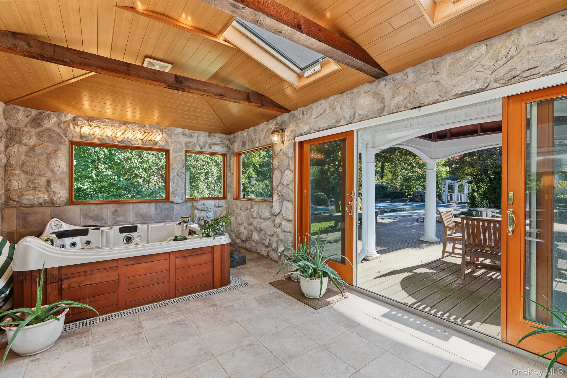 2 Three Pond Road thumbnail 14