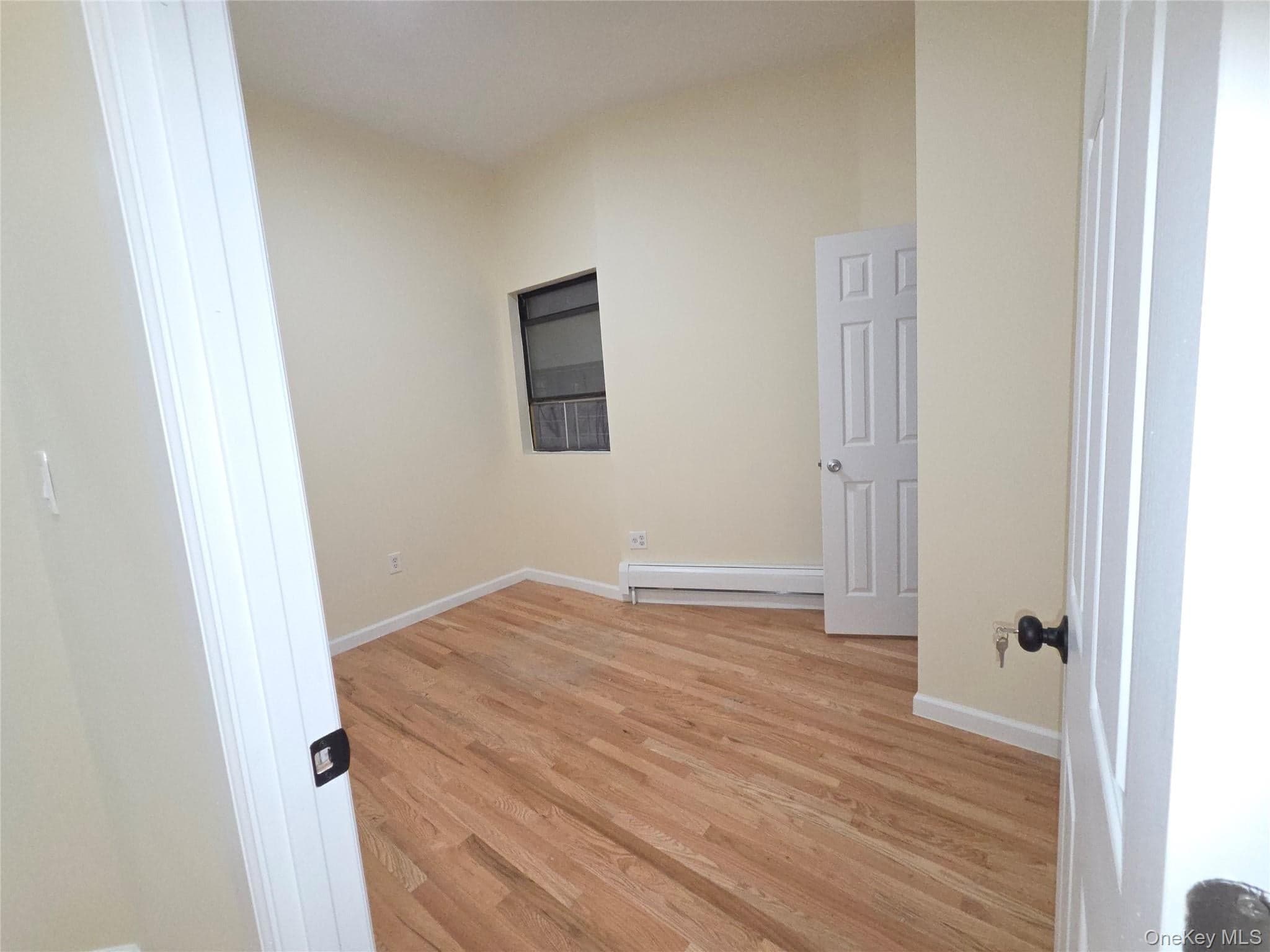 784 Cauldwell Avenue thumbnail 4