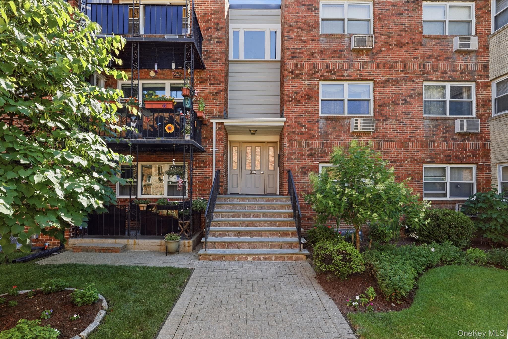 152 B N Broadway Unit: 2E thumbnail 2