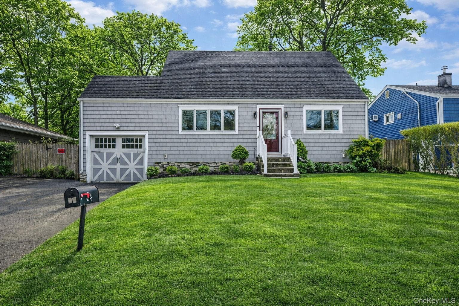 24 Lantern Street, Huntington