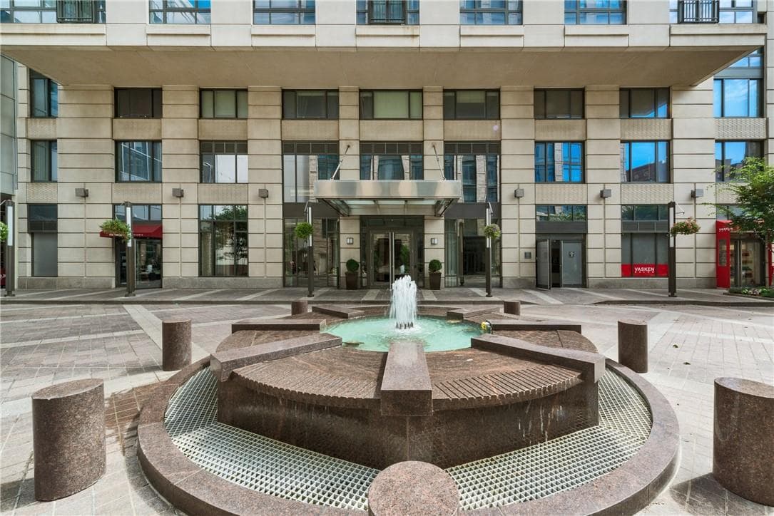 10 City Place Unit: 26F photo 1