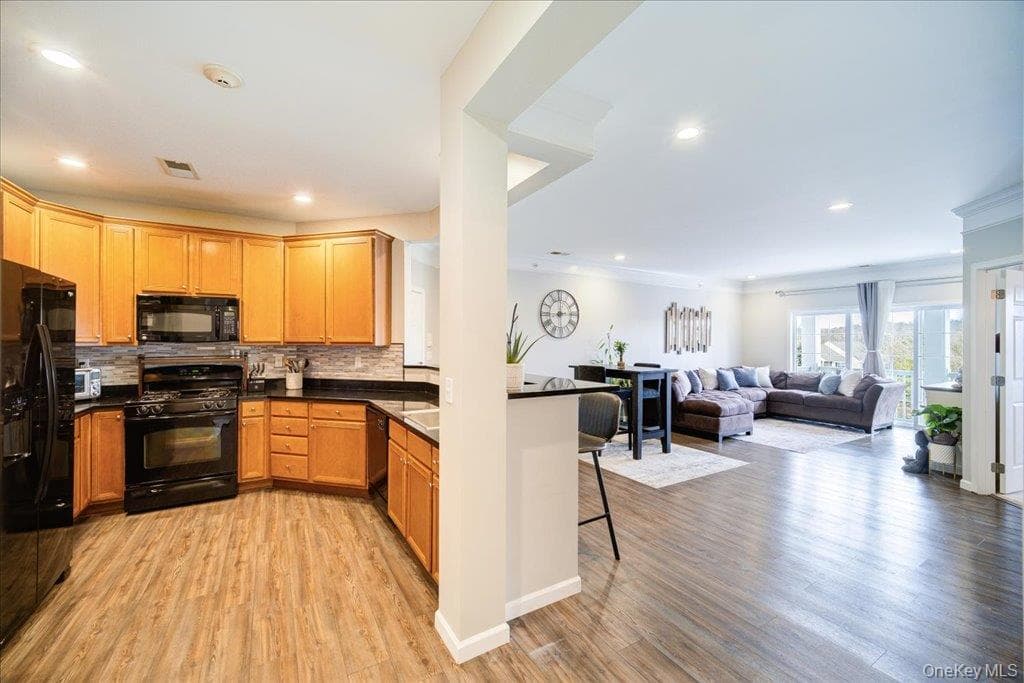 416 Saratoga Lane thumbnail 9