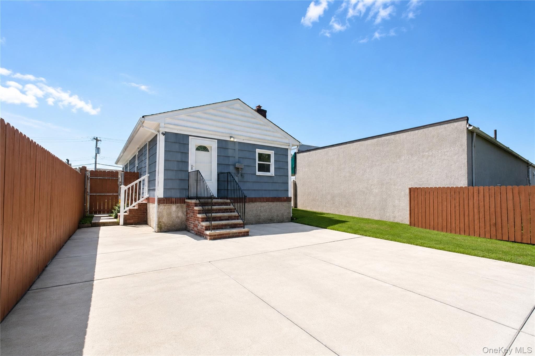 3895 Amboy Road thumbnail 2