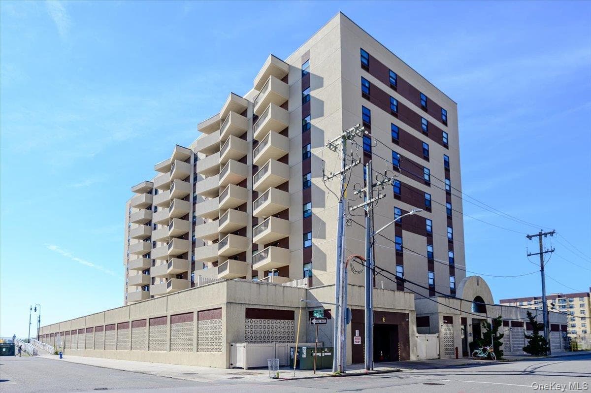360 Shore Road Unit: 3B, Long Beach