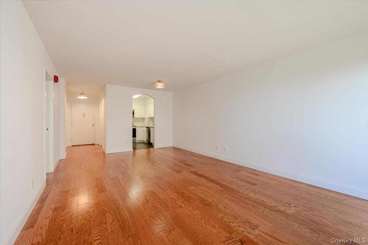 360 Shore Road Unit: 3B thumbnail 9