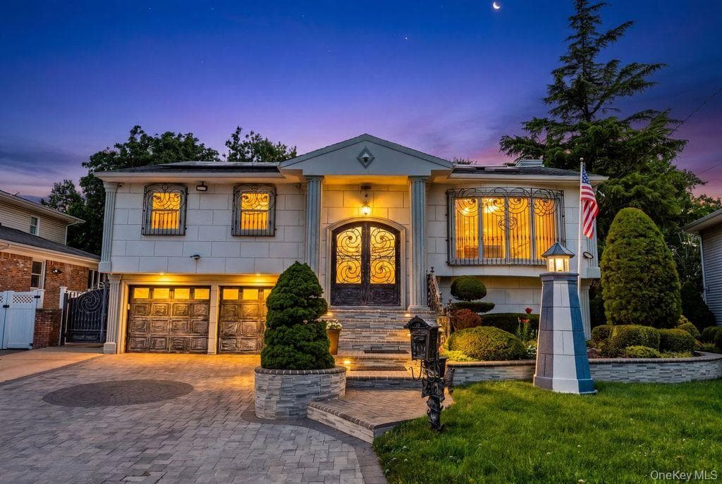 2696 Clubhouse Road, Merrick