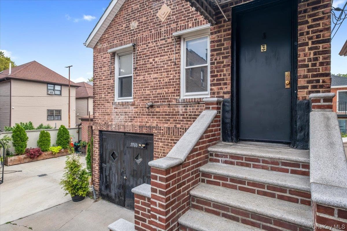 2760 Hering Avenue thumbnail 2