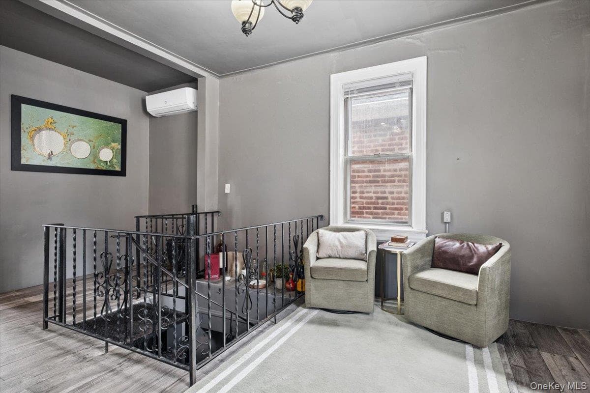 2760 Hering Avenue thumbnail 14