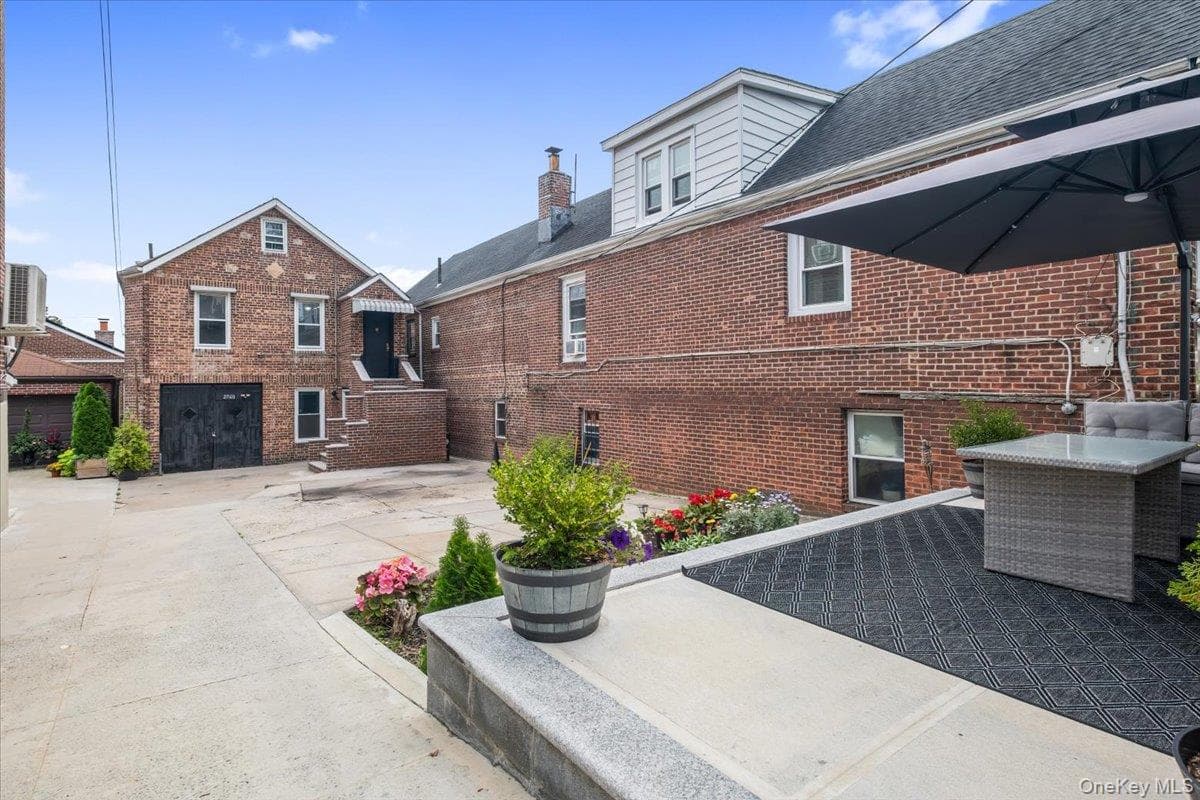 2760 Hering Avenue thumbnail 29