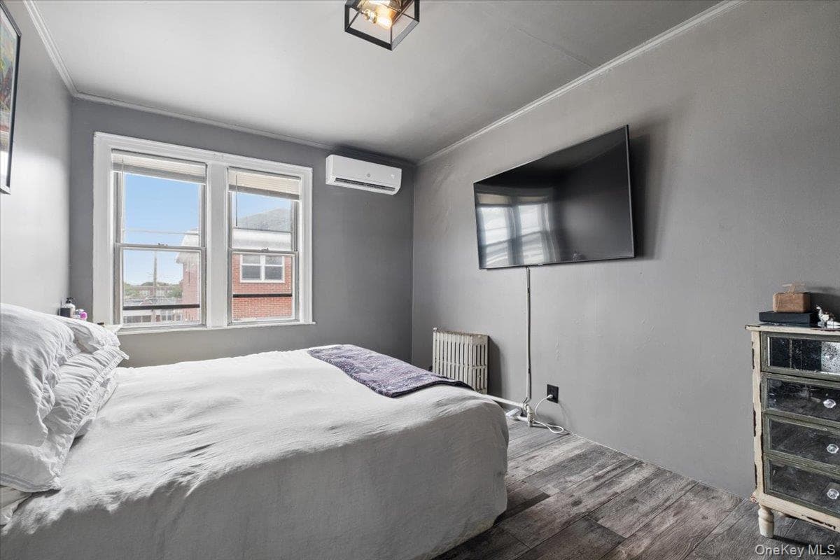 2760 Hering Avenue thumbnail 13