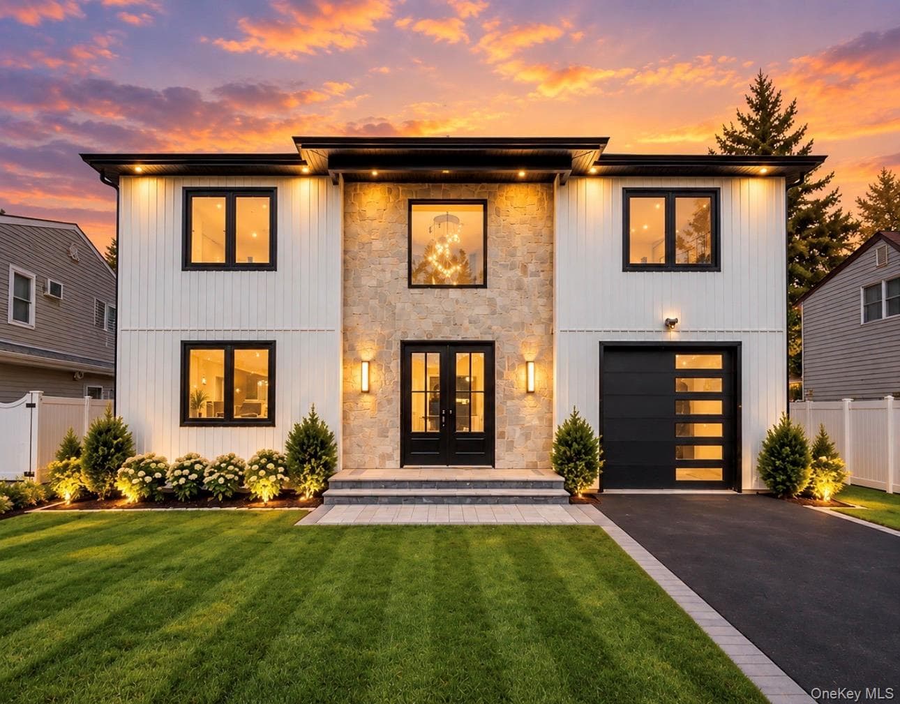 93 Stone LN, Levittown