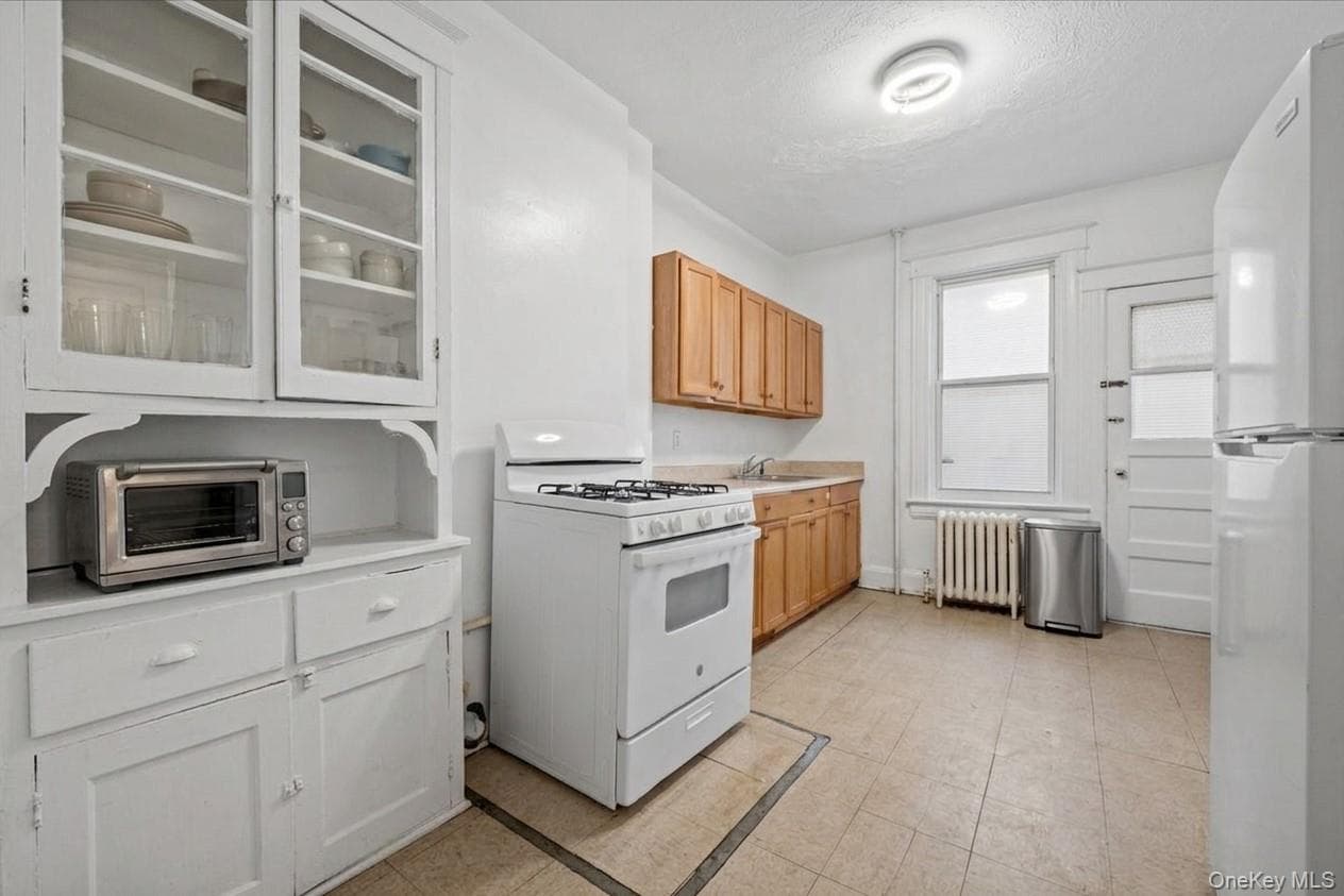 27 Saratoga Avenue thumbnail 9