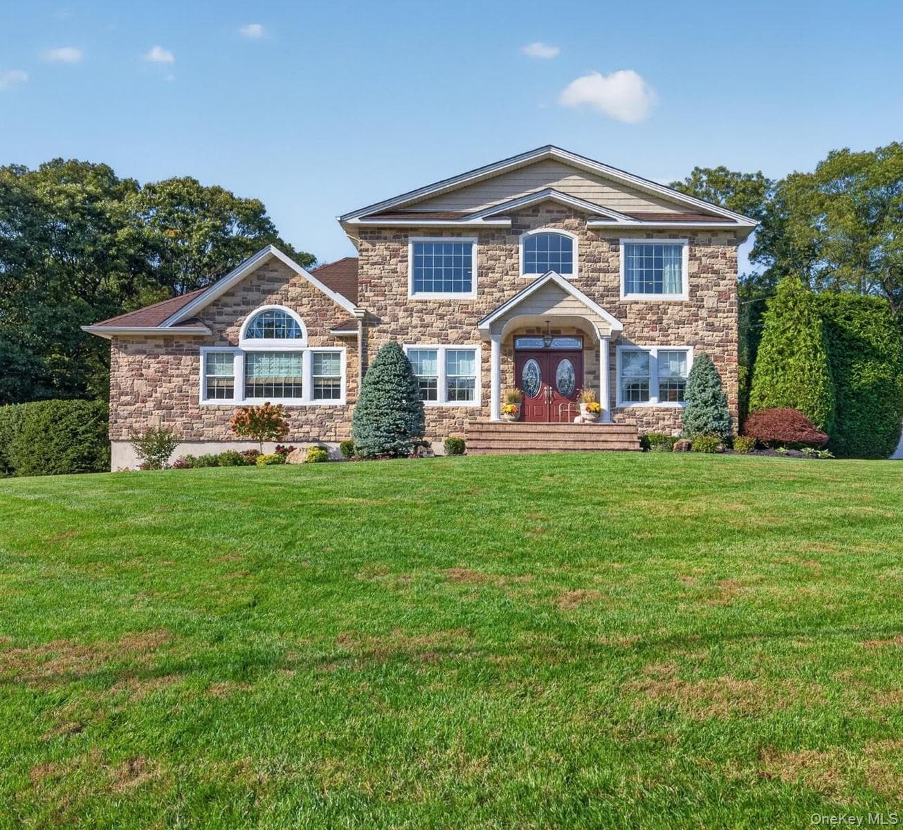 49 Harvard Drive photo 1