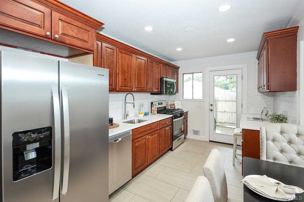 21 Dewey Road thumbnail 10