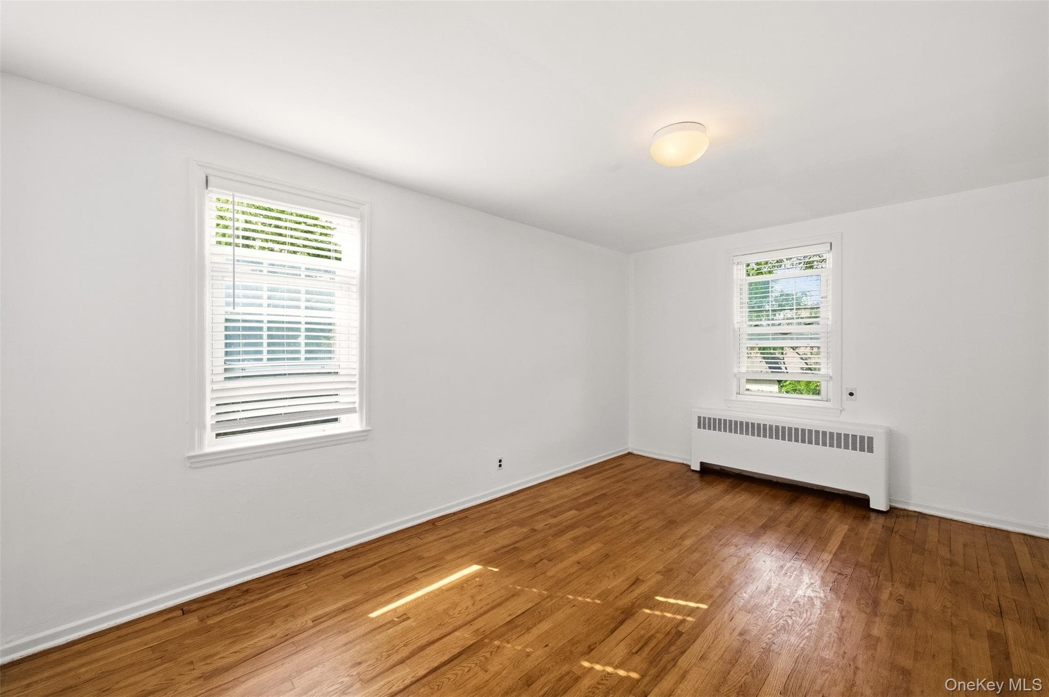 200 N Village Avenue Unit: D7 thumbnail 10