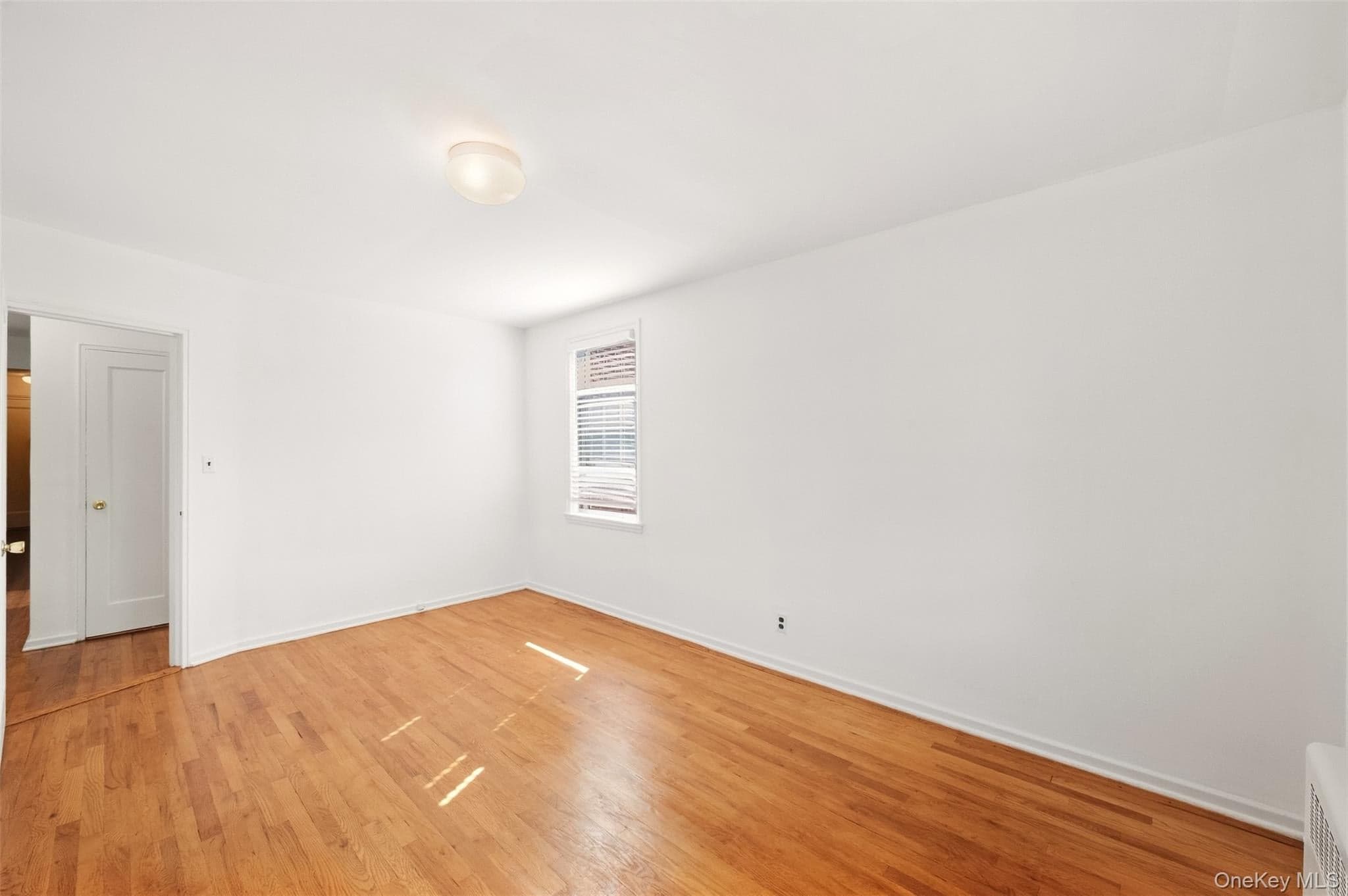 200 N Village Avenue Unit: D7 thumbnail 11