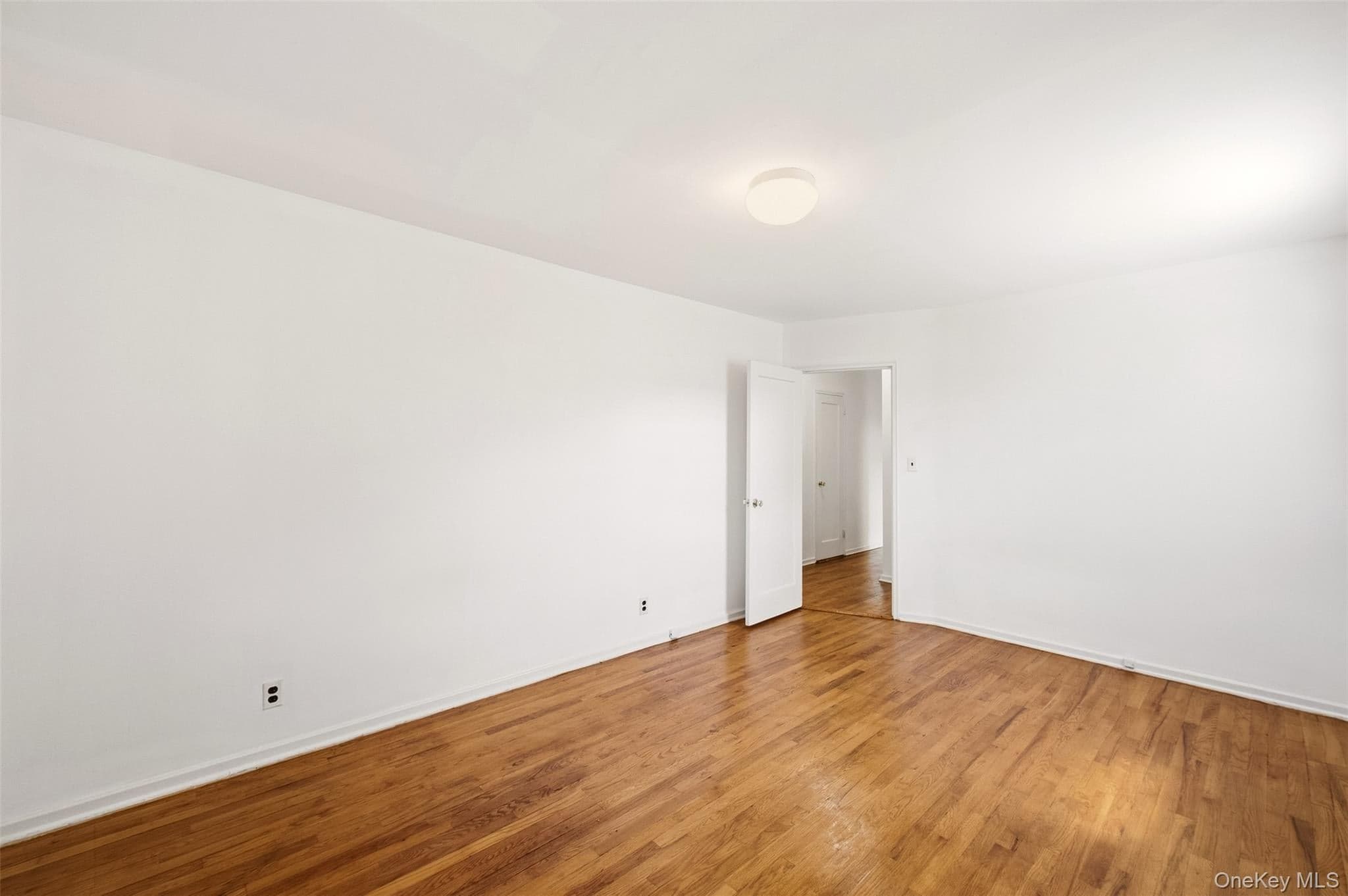 200 N Village Avenue Unit: D7 thumbnail 12