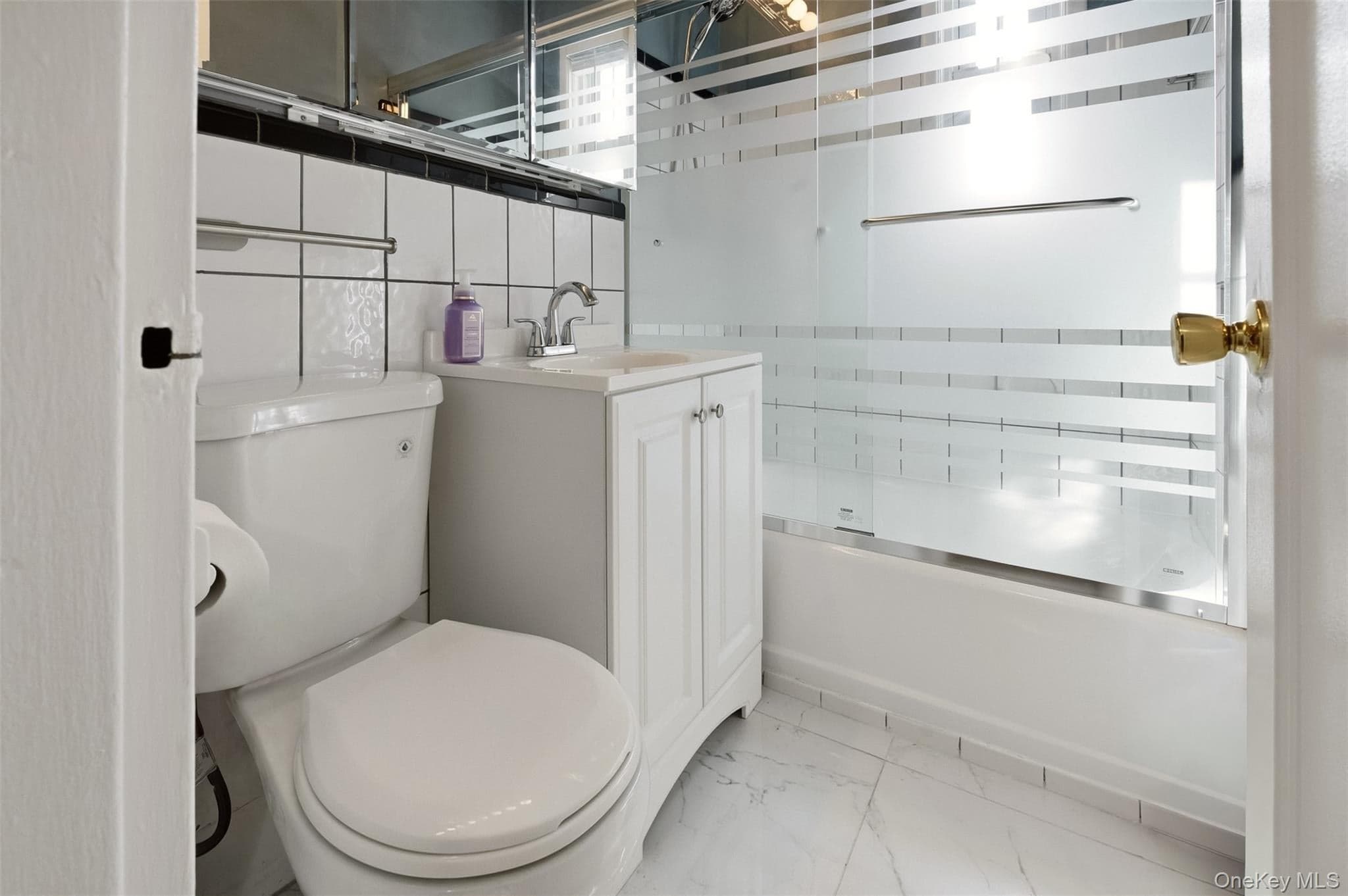 200 N Village Avenue Unit: D7 thumbnail 13