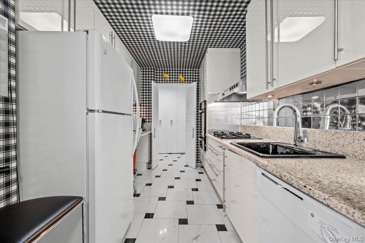 555 Kappock ST Unit: 21d thumbnail 12