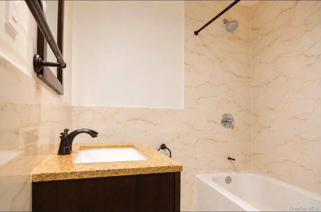2890 E 195th Street thumbnail 6