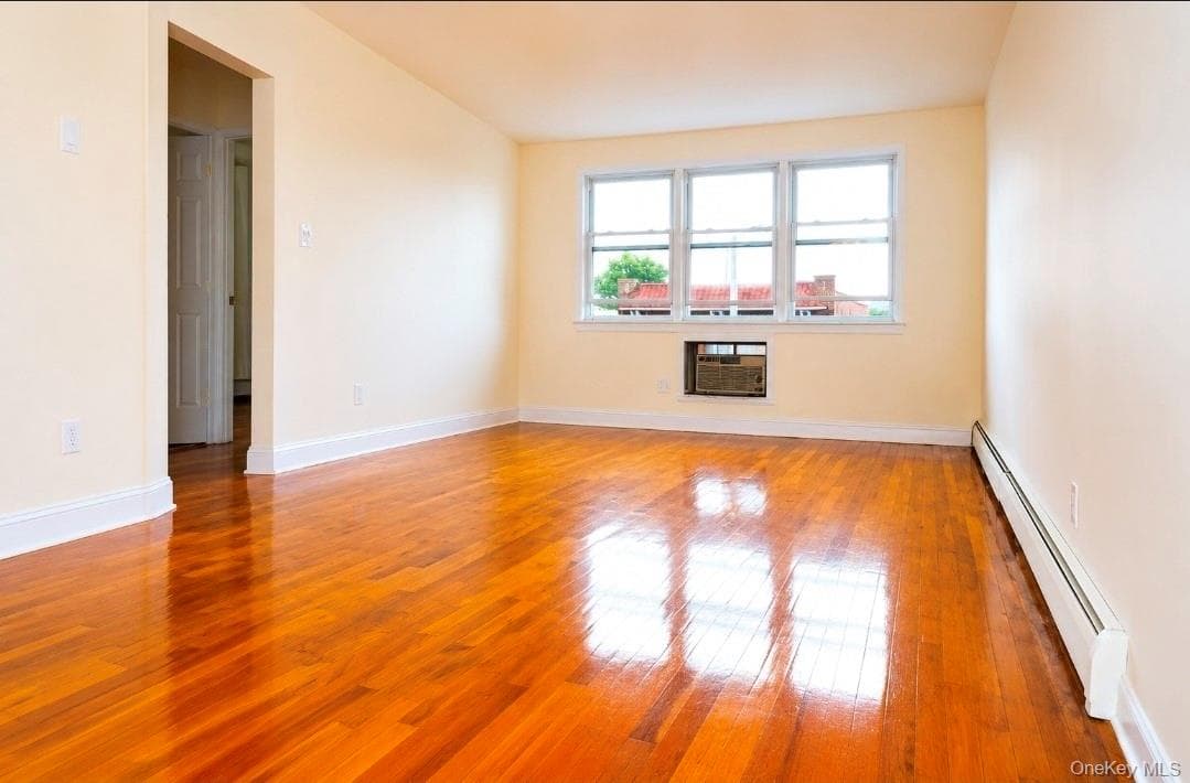 2890 E 195th Street thumbnail 2