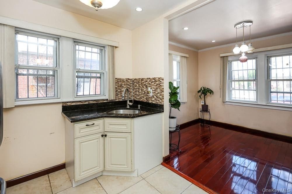 18348 Camden Avenue thumbnail 6