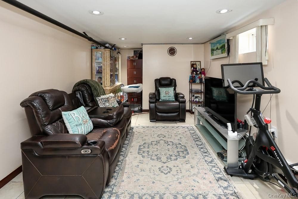 18348 Camden Avenue thumbnail 15