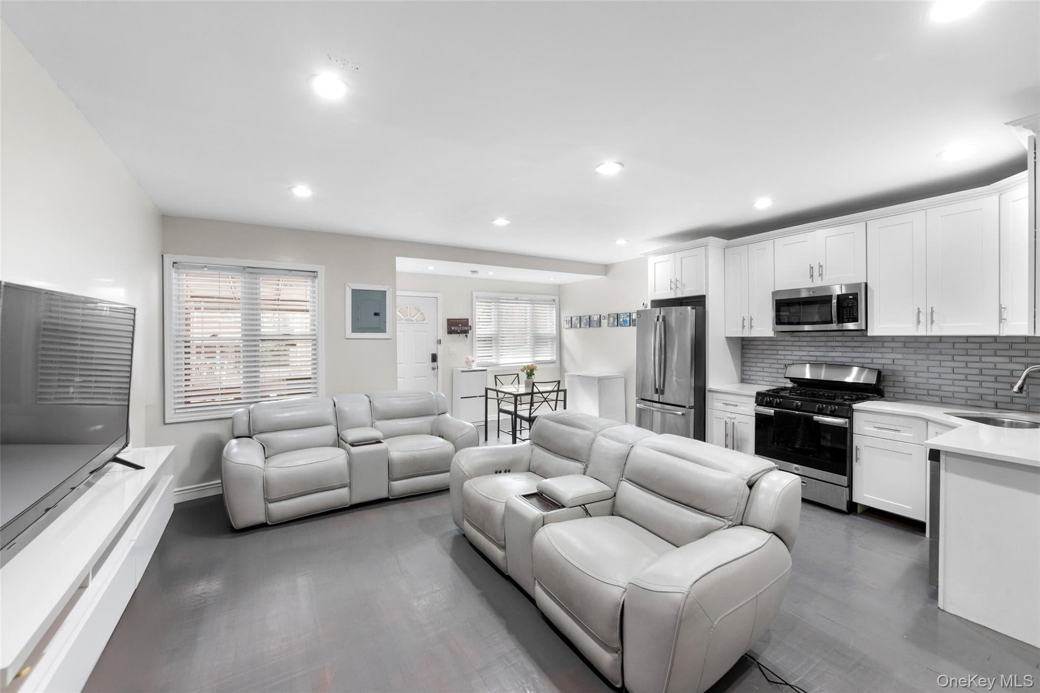 455 E 93rd Street thumbnail 2
