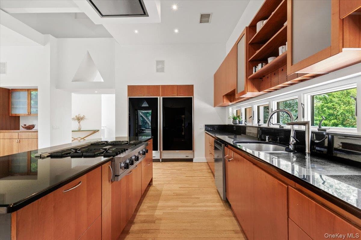 150 Pinecrest Drive thumbnail 9