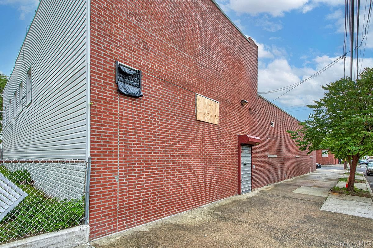3243 Ampere Avenue thumbnail 4
