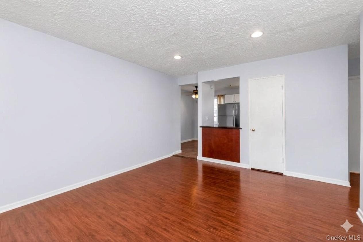 229-04 Hillside Avenue Unit: 1st Floor thumbnail 2