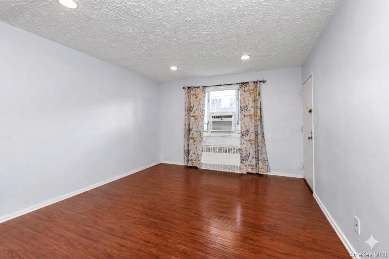 229-04 Hillside Avenue Unit: 1st Floor thumbnail 4