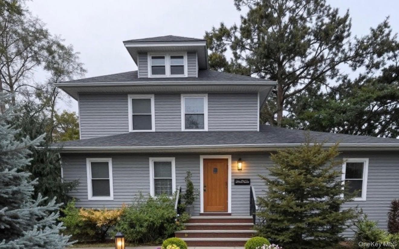 116 Carleton Avenue, Islip Terrace