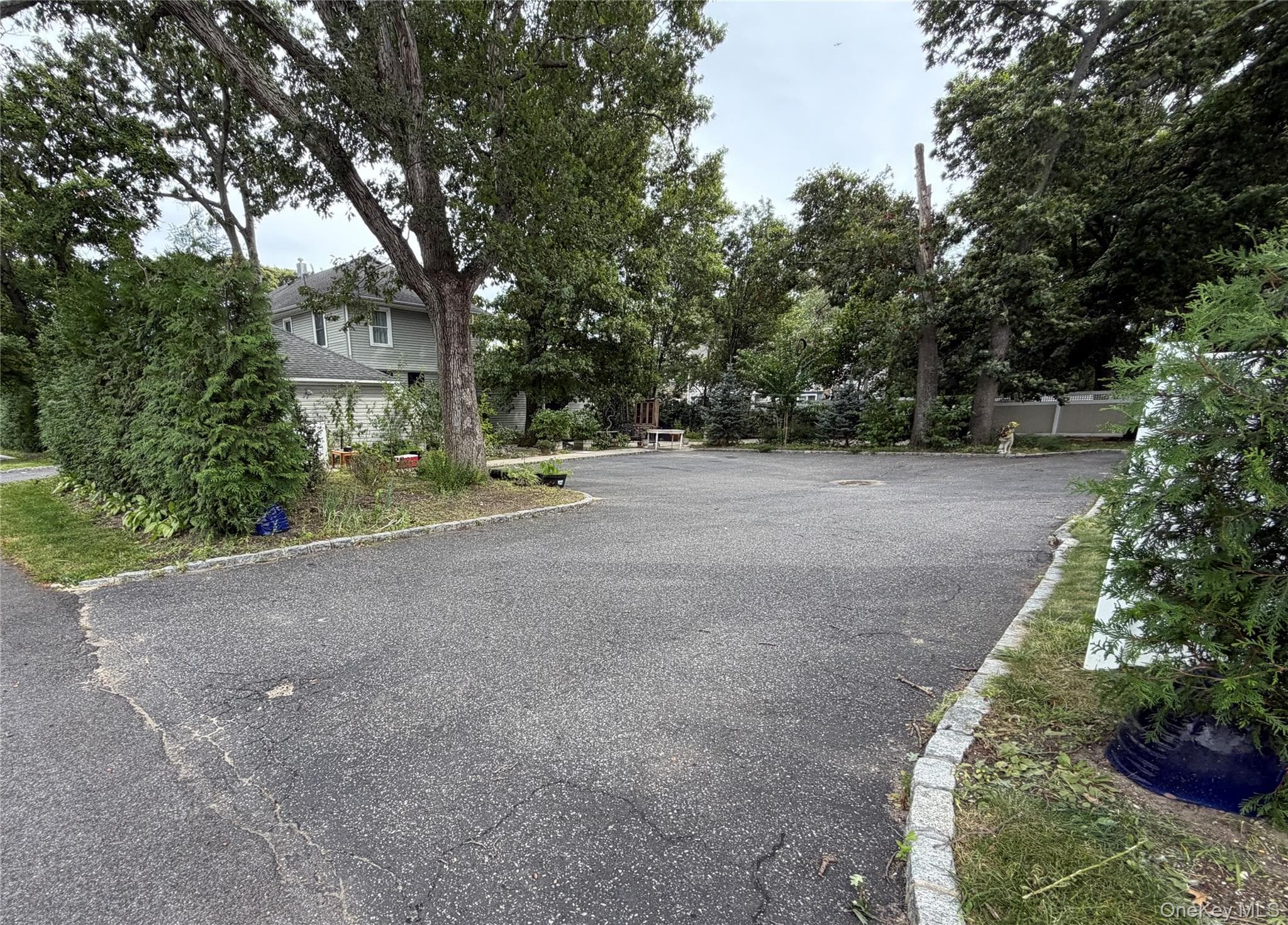 116 Carleton Avenue thumbnail 2