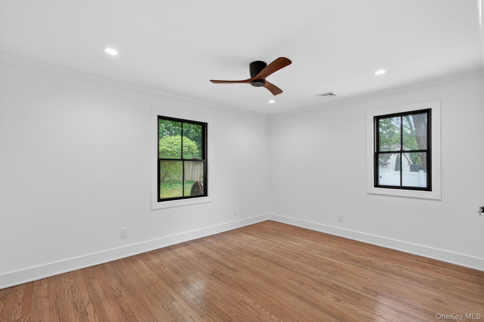 85 Kenneth Avenue thumbnail 18