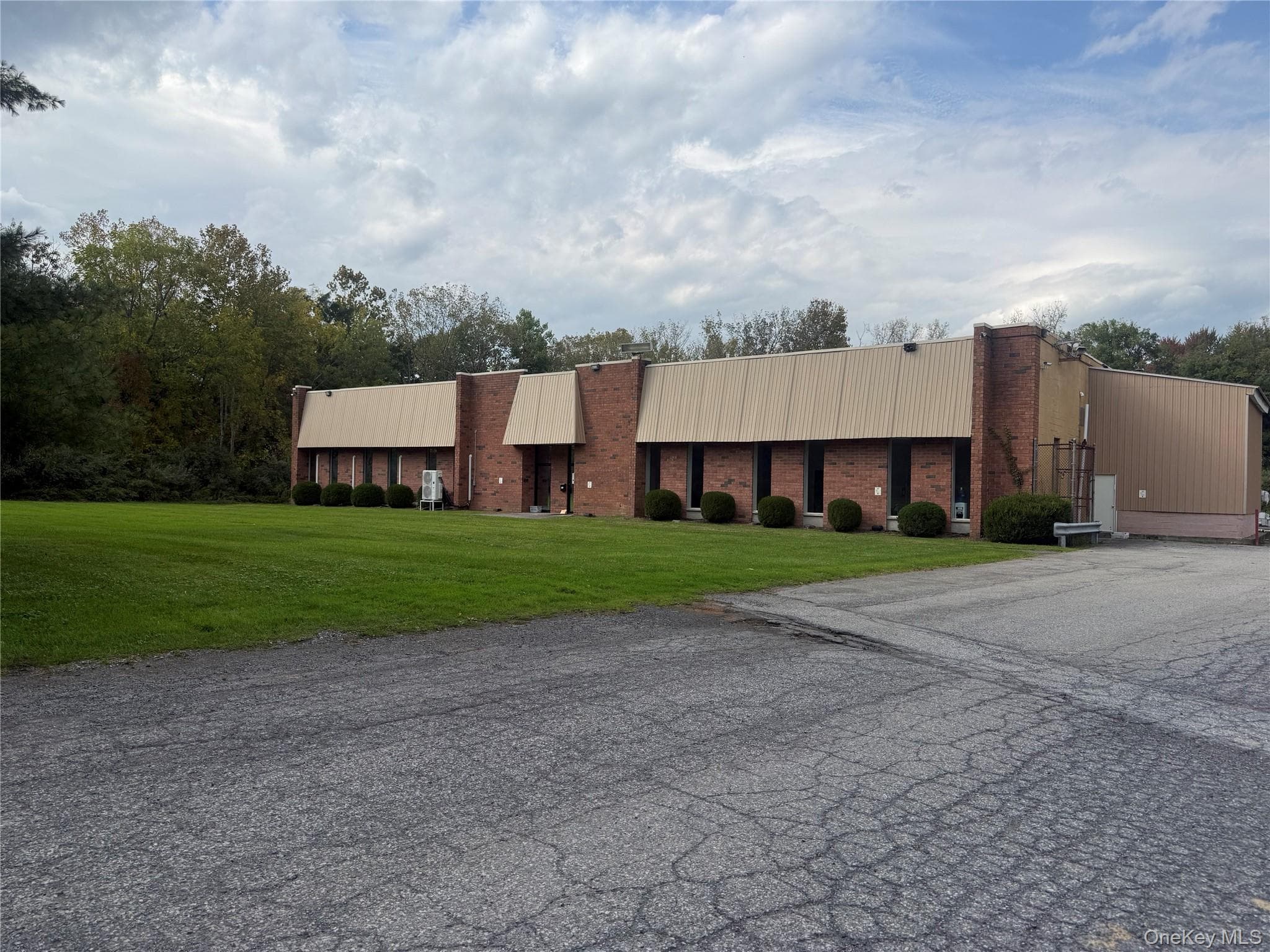 90 Brentwood Drive thumbnail 3