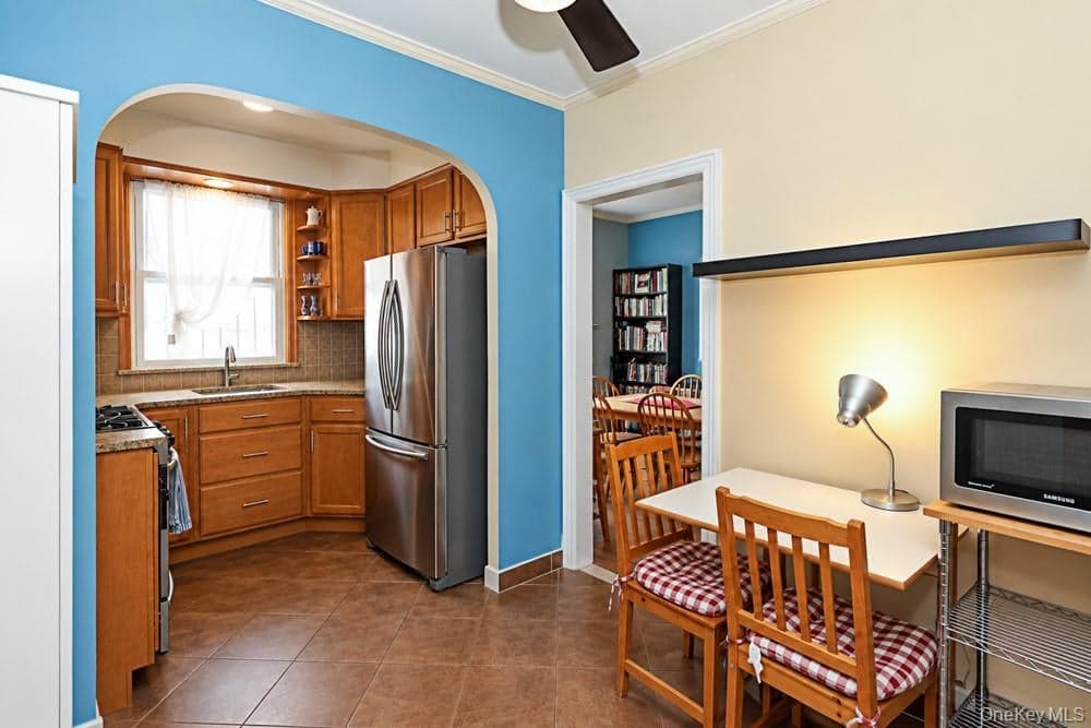 25-30 36th Avenue thumbnail 8