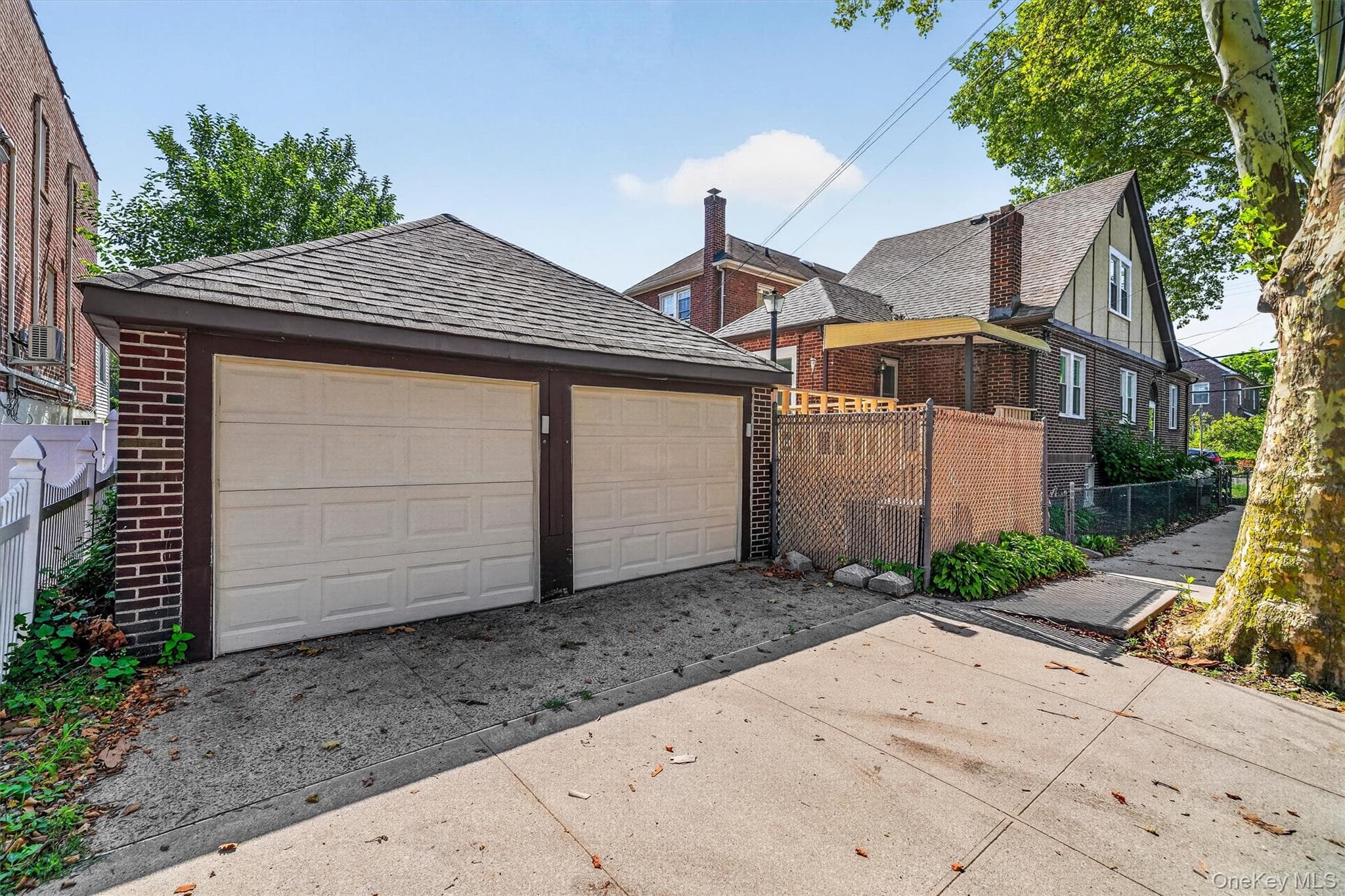 2400 Morgan Avenue thumbnail 3