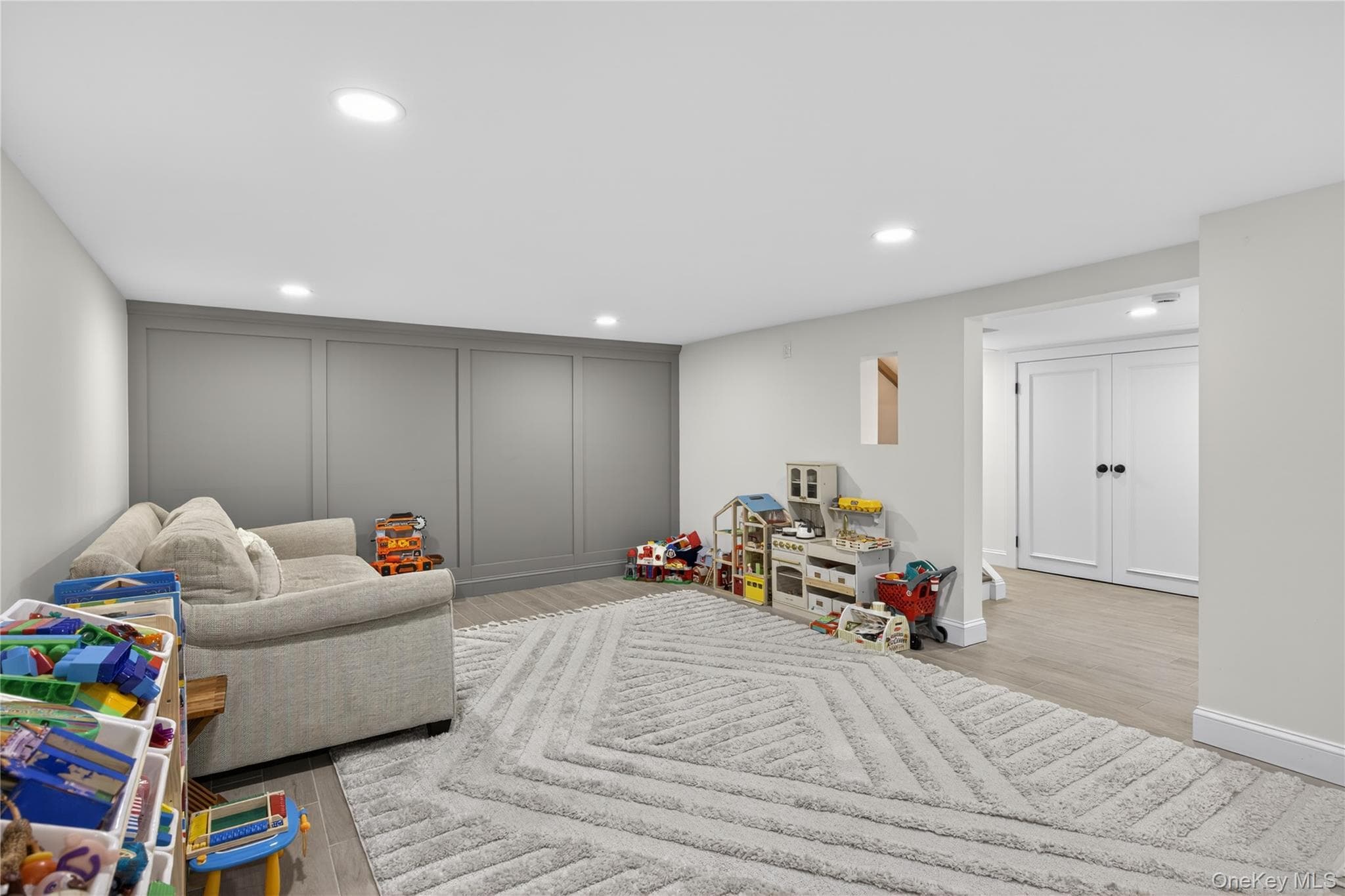 109 W Park Avenue thumbnail 36