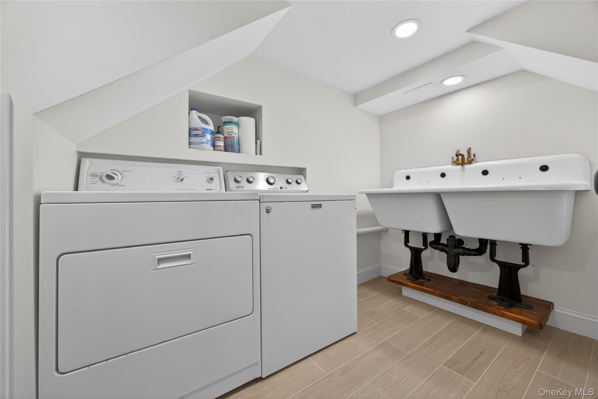 109 W Park Avenue thumbnail 37