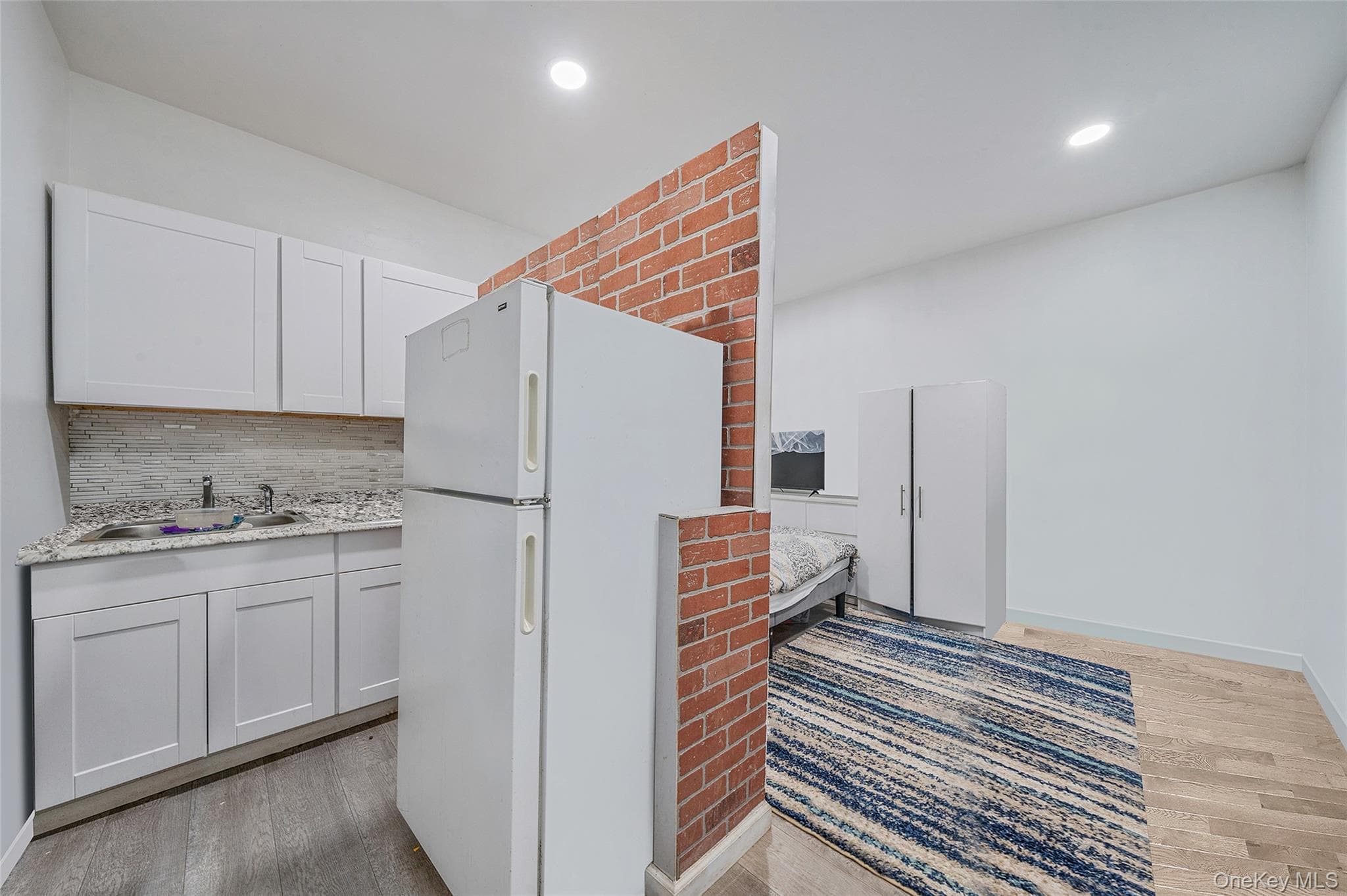 413 Glen Drive thumbnail 16