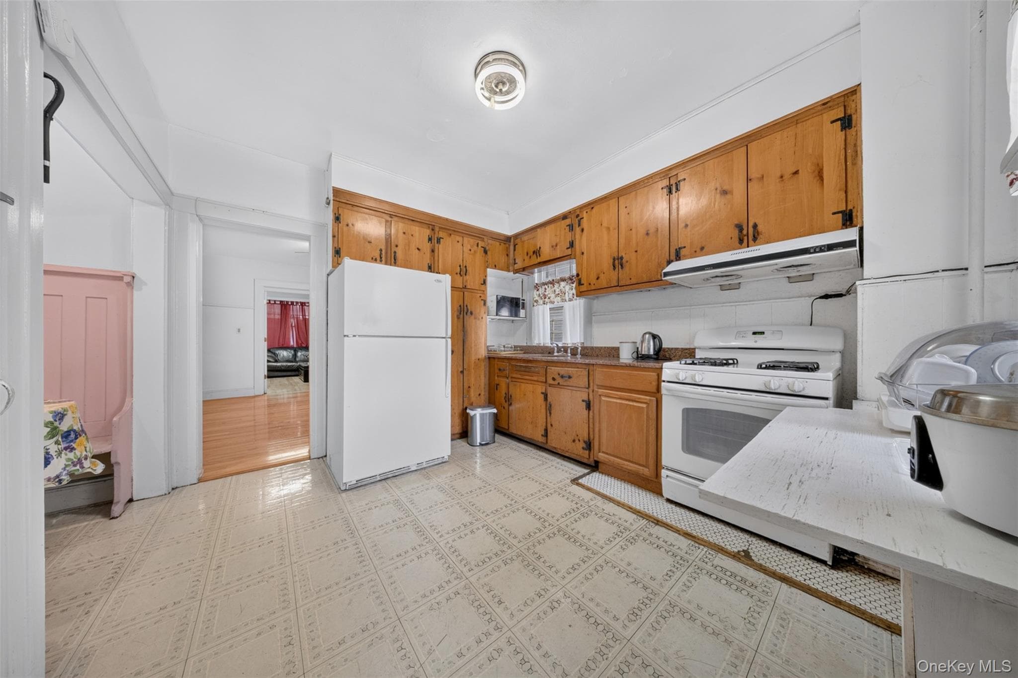 4084 Denman Street thumbnail 4
