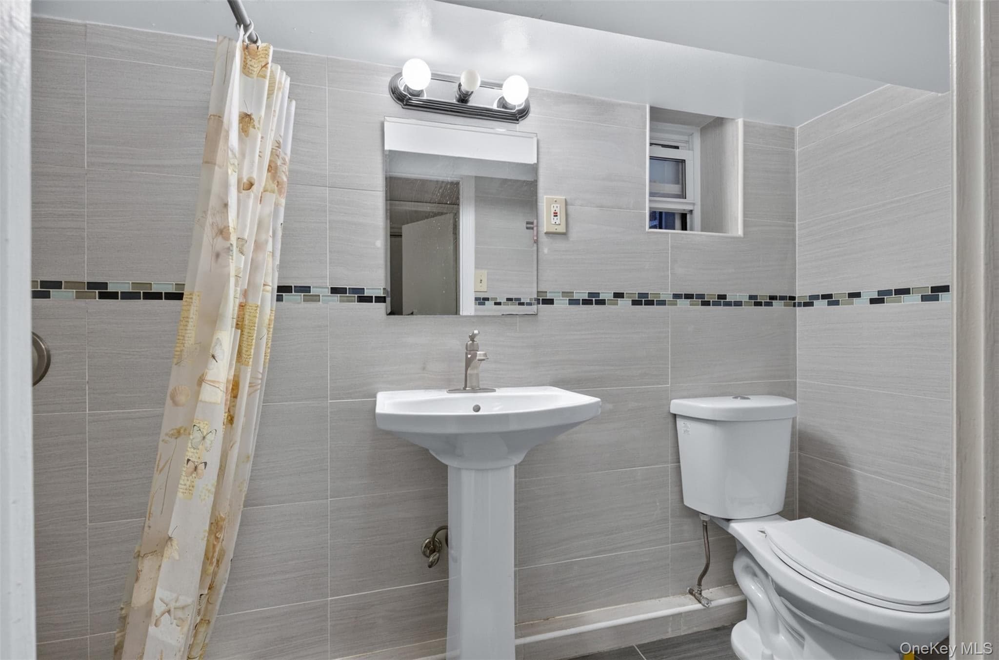 4084 Denman Street thumbnail 20