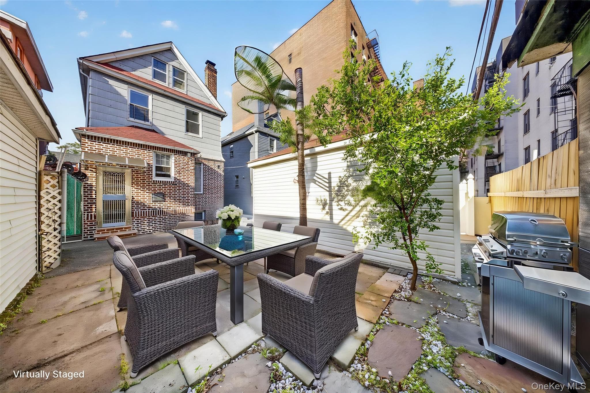 4084 Denman Street thumbnail 25