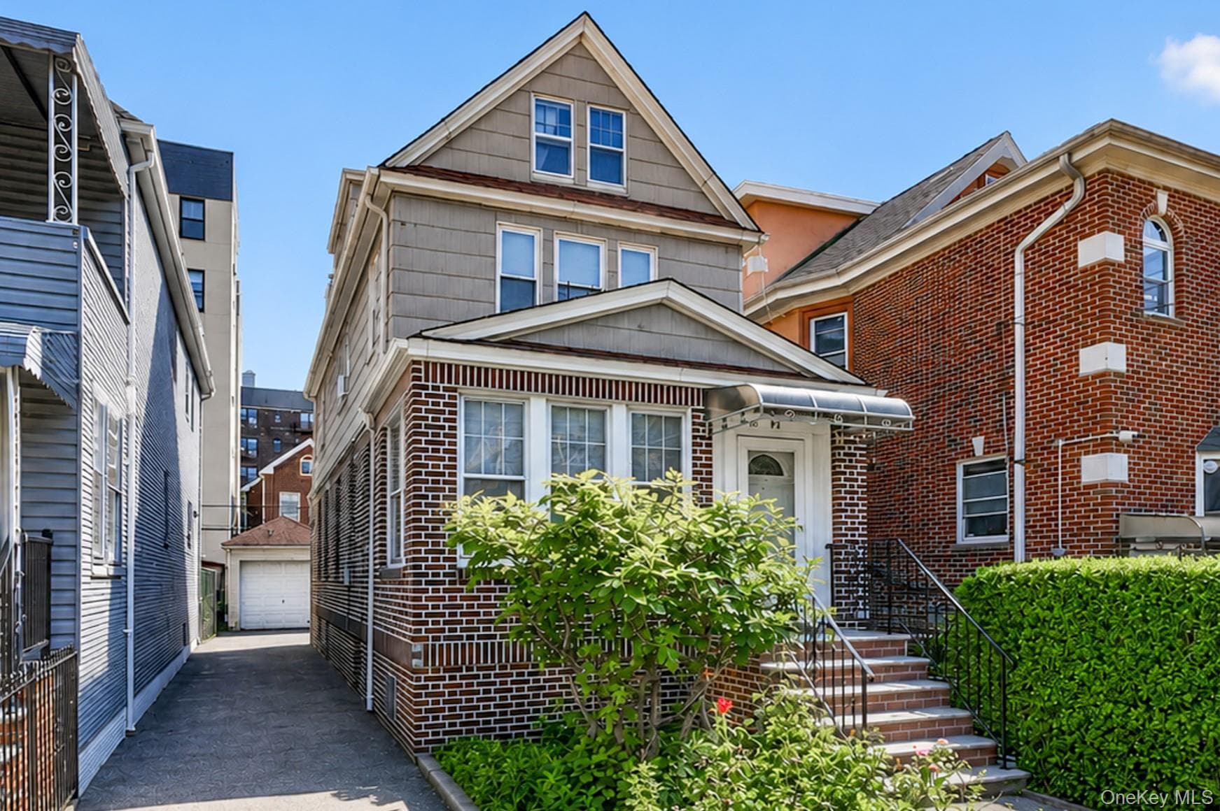 4084 Denman Street photo 1