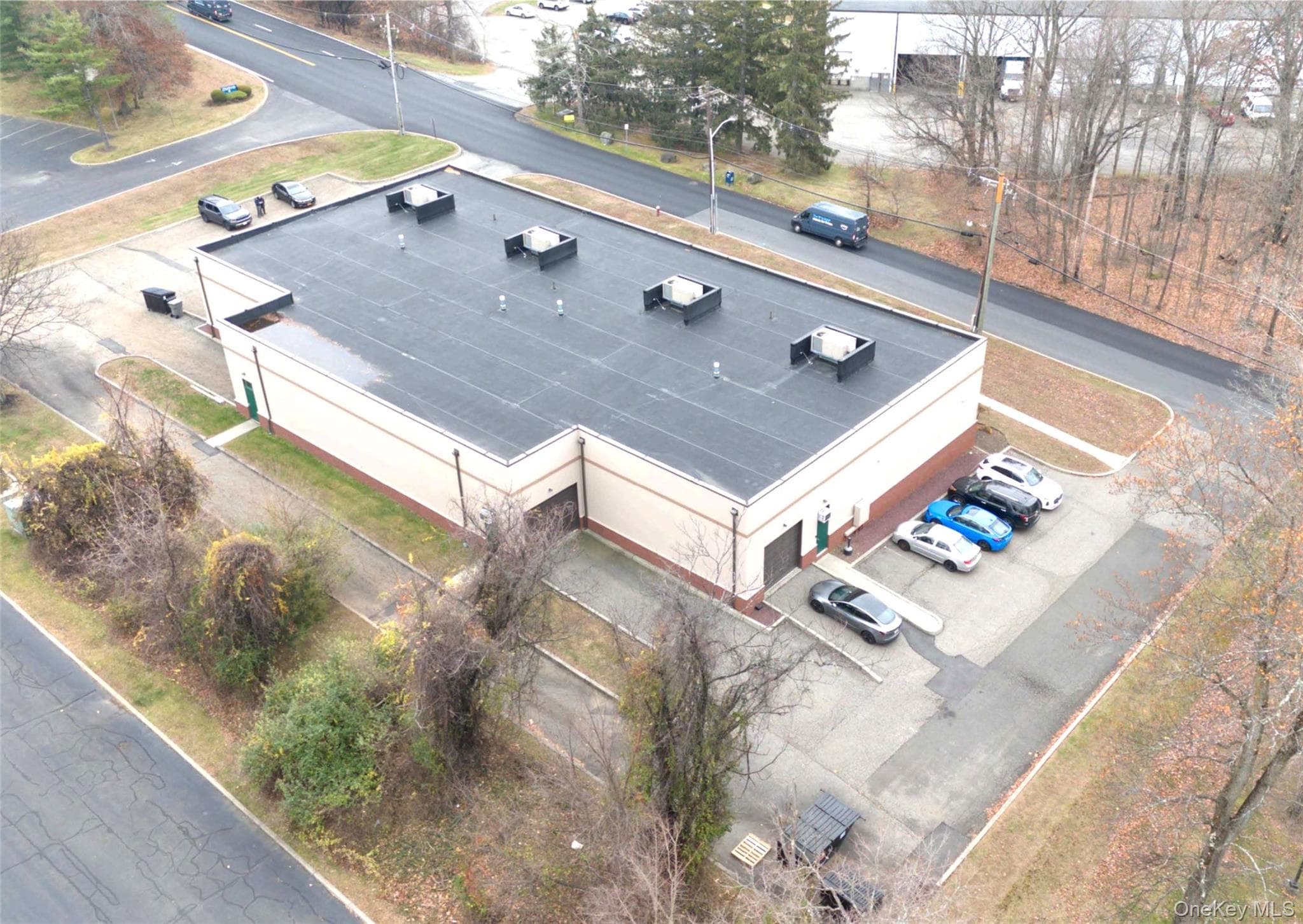 560 Bradley Hill Road thumbnail 4