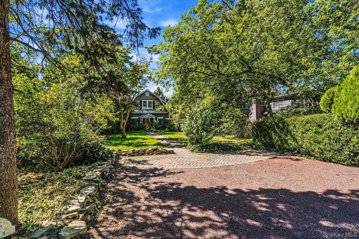 16 Stuart Avenue thumbnail 40