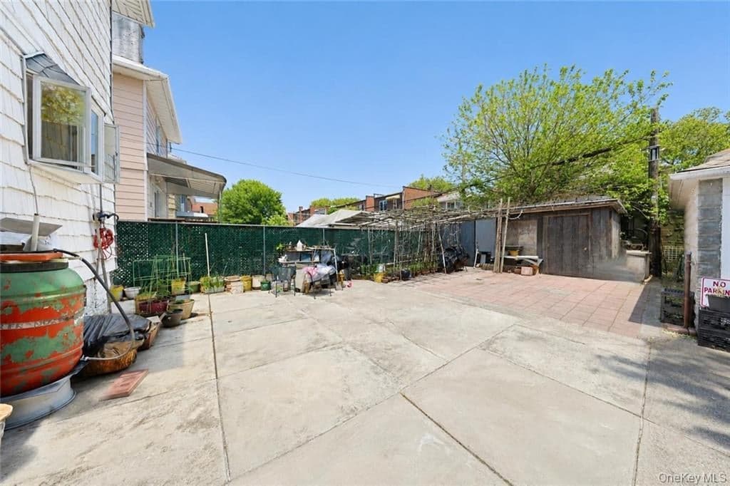 2675 E 27th Street thumbnail 5