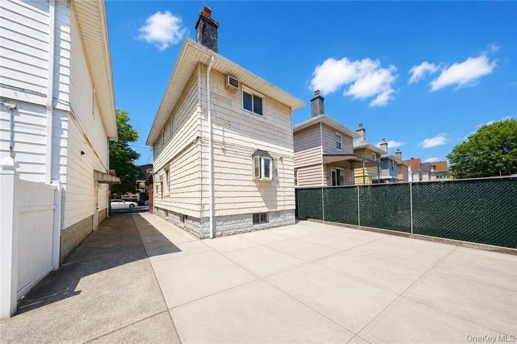 2675 E 27th Street thumbnail 4