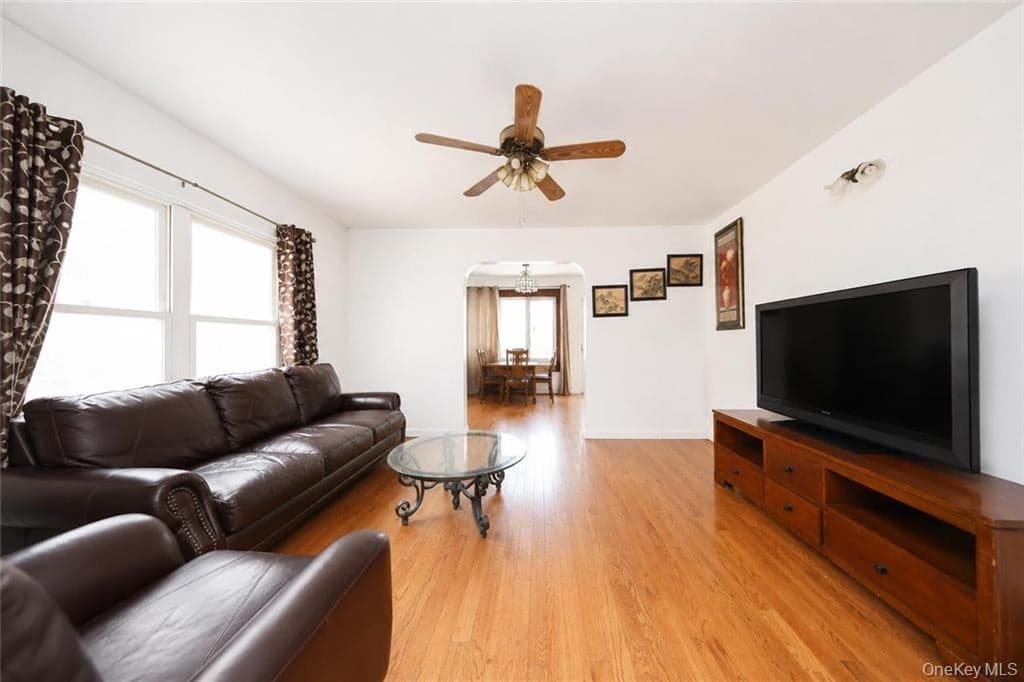 2675 E 27th Street thumbnail 8